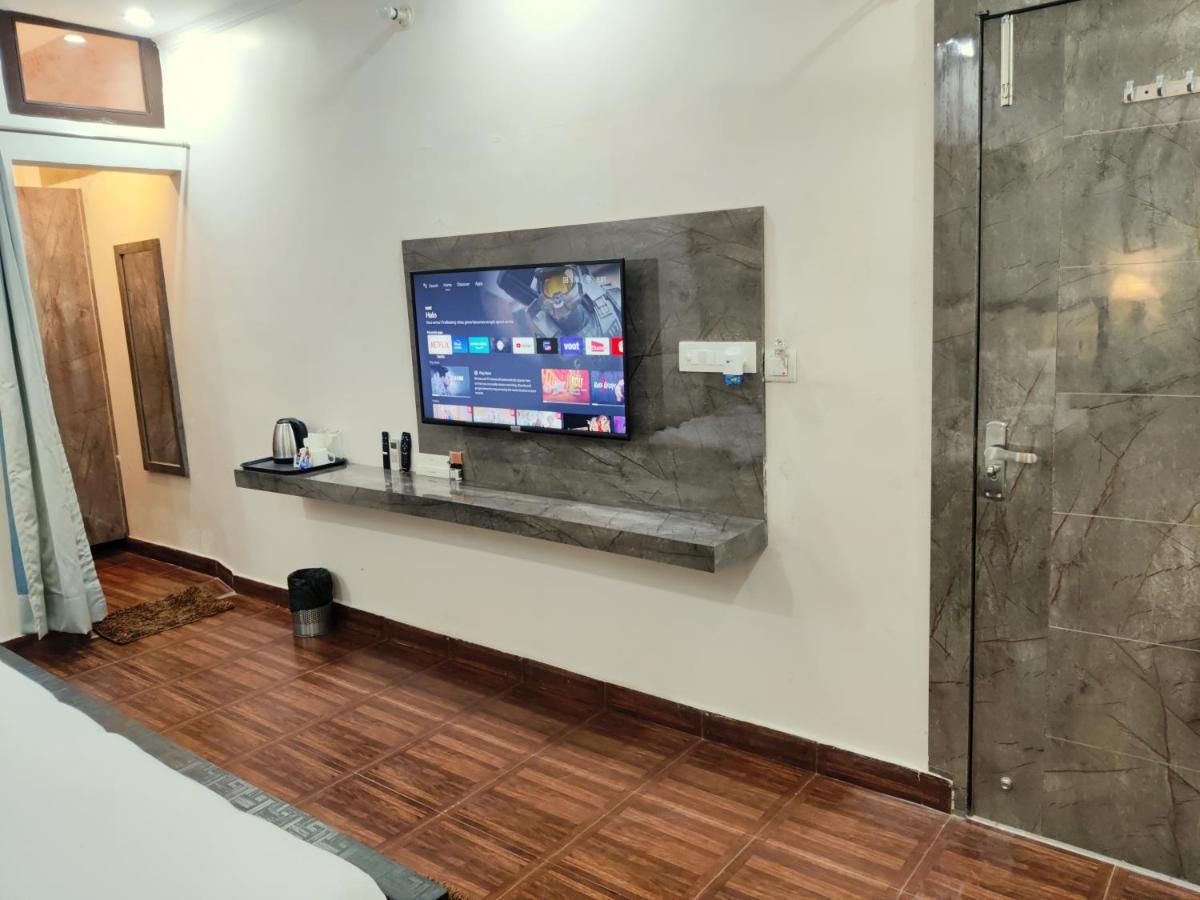Krishna Residency - A Boutique Hotel Bareli Kültér fotó
