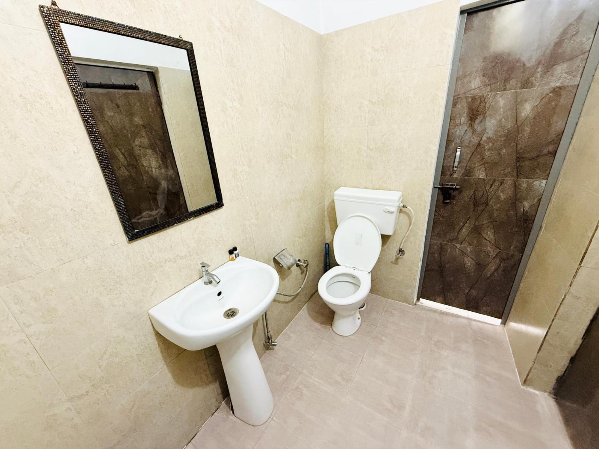 Krishna Residency - A Boutique Hotel Bareli Kültér fotó