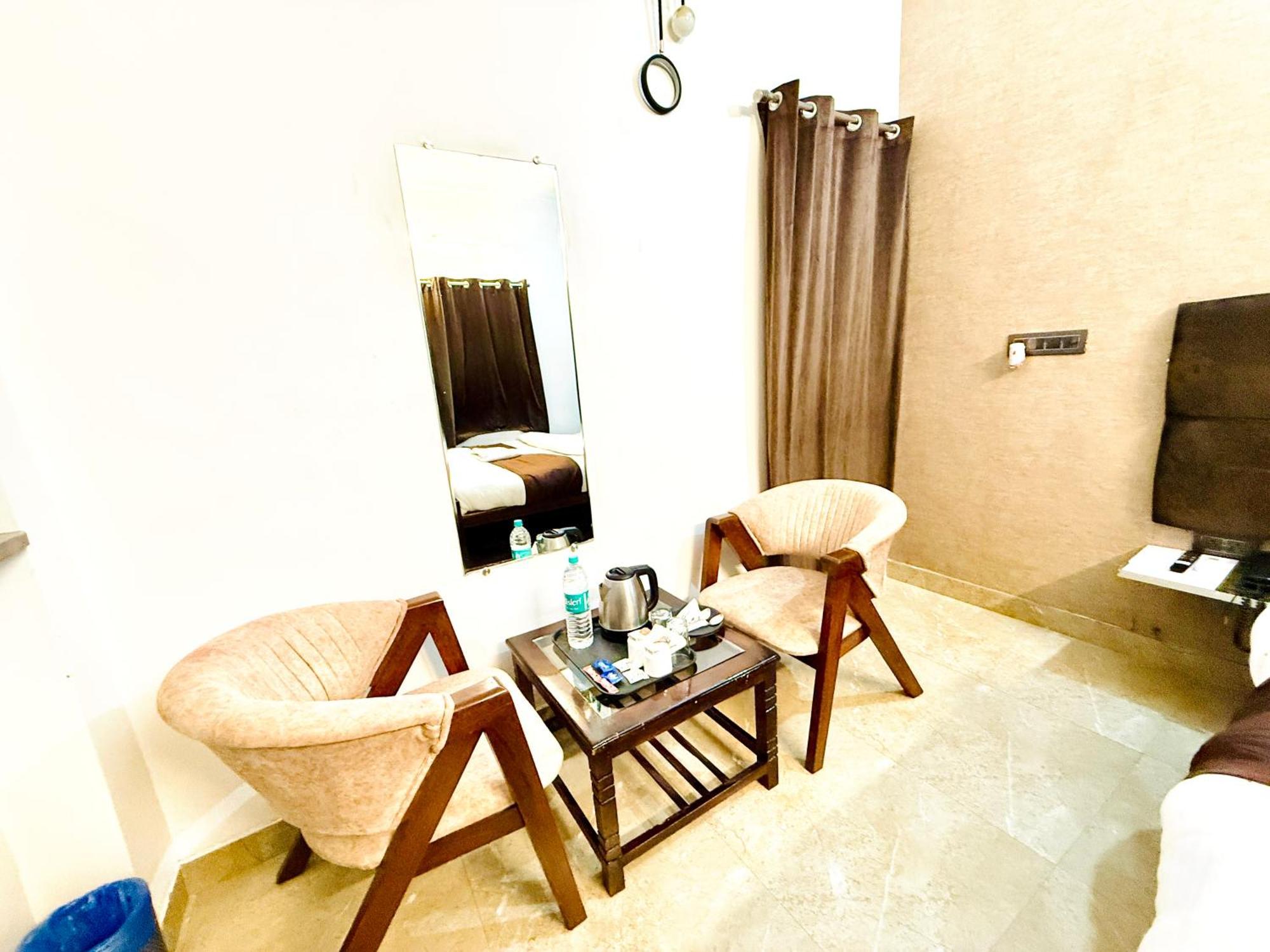 Krishna Residency - A Boutique Hotel Bareli Kültér fotó
